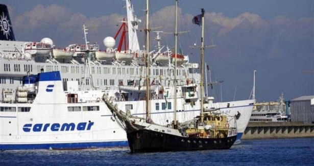 İsrail'den Gazze'ye giden yardım gemisine uyarı