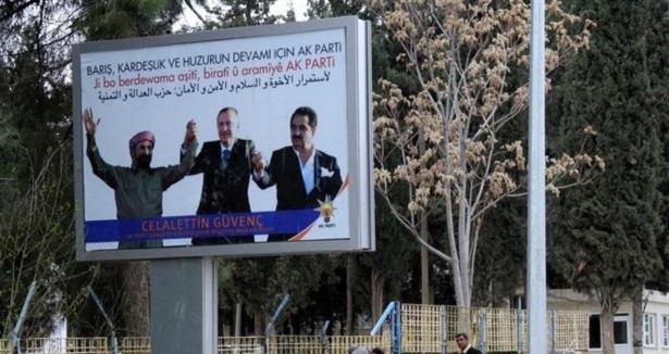 AK Parti'den Şanlıurfa'da 3 dilde afiş