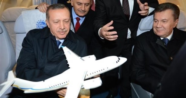 Erdoğan Antonov-158 uçağını inceledi