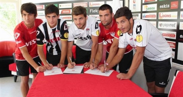 Manisaspor 5 oyuncusuyla anlaştı