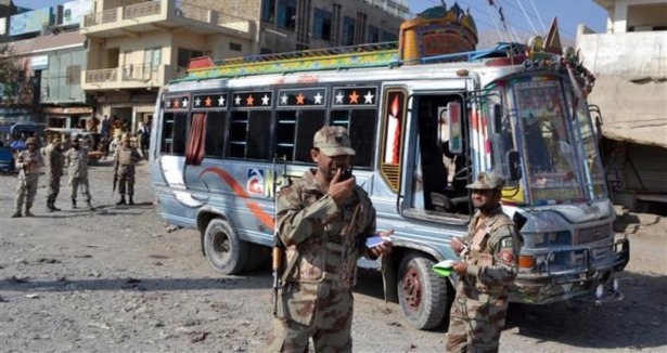 Pakistan'da silahlı saldırı: 8 ölü