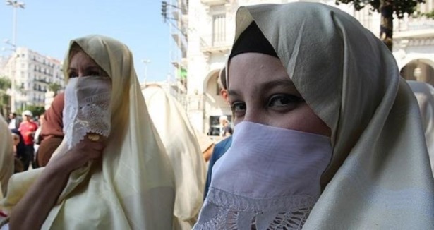 Cezayir'de başörtüsü yasağını kaldırın çağrısı
