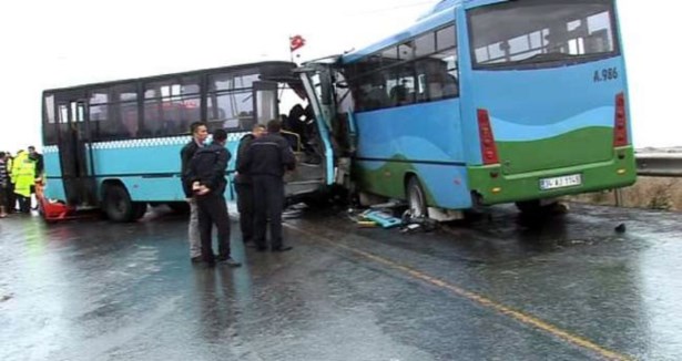 İstanbul'da otobüsler çarpıştı: 1 ölü