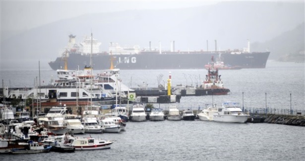 LNG tankeri Çanakkale Boğazı'nda arıza yaptı