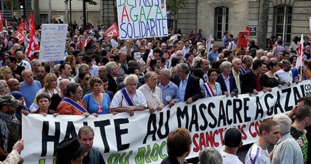 Paris'te Filistin ile dayanışma yürüyüşü