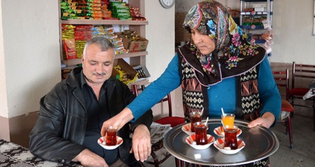 Köy kahvehaneleri kadınlara emanet