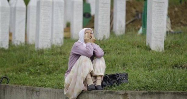 Bosna 8 bin kişinin izini arıyor