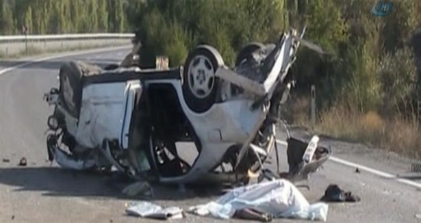 Konya''da otomobil takla attı: 2 ölü