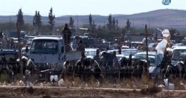 Sınırdaki araçlar Türkiye''ye girdi 