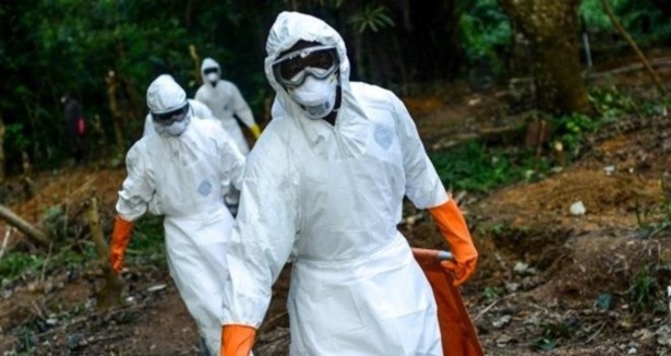 Eboladan 5 bine yakın kişi öldü
