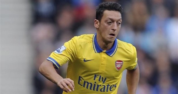 Mesut Özil 'Ada' kariyerine asistle başladı