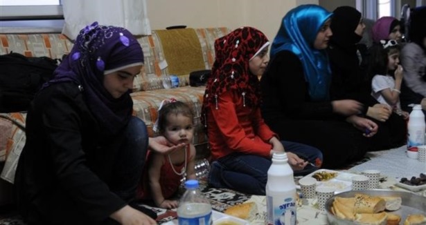 Vatandaşlar Suriyelilere evlerini açıyor
