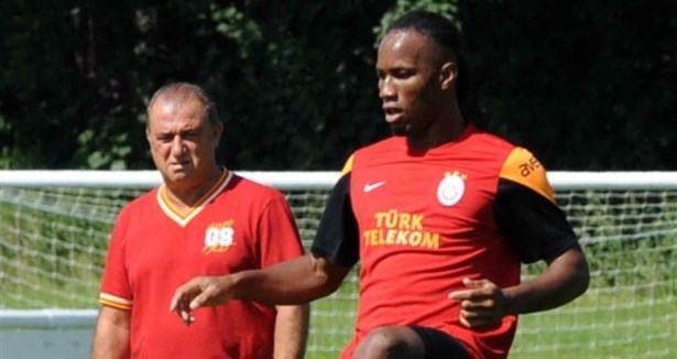 Fatih Terim Drogba'yı kenara çekti ve...