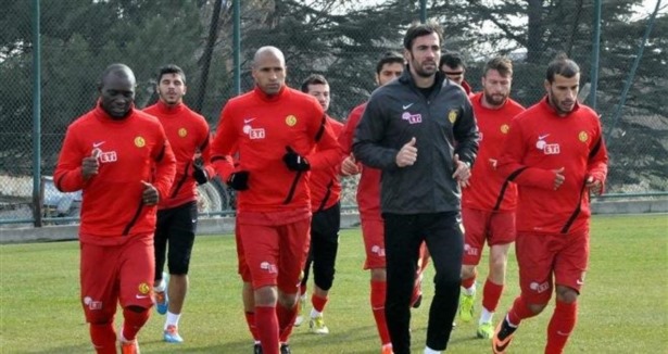 Trafik kazası geçiren Dede antrenmana çıkmadı