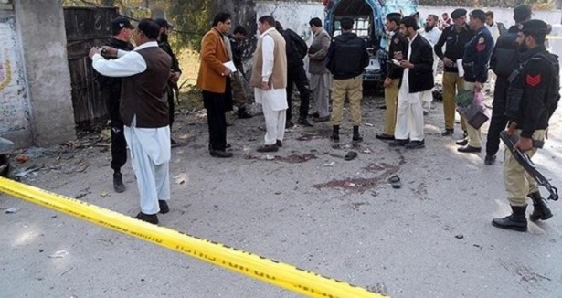 Pakistan'da intihar saldırısı: 5 ölü