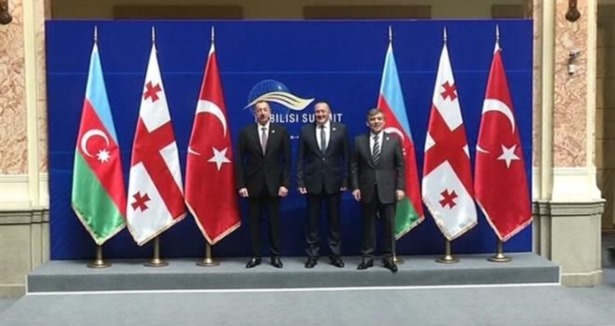 Türkiye-Gürcistan-Azerbaycan zirvesi başladı