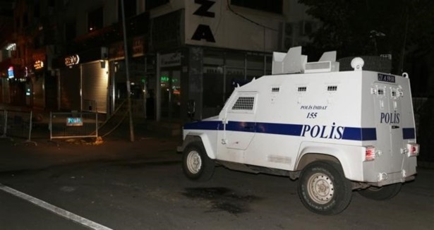 Kaymakamlık ve AK Parti binasına bombalı saldırı