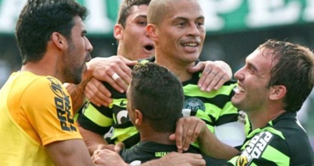 Alex ve Deivid ikilisi Coritiba'yı sırtladı