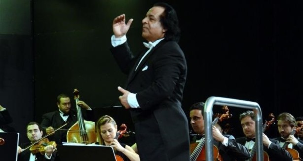 Rahbari, Antalya'da orkestra yönetti