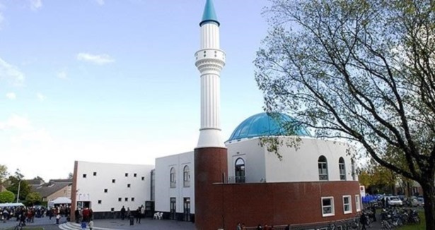 Avrupa'da camiler Müslüman karşıtı saldırılara hed