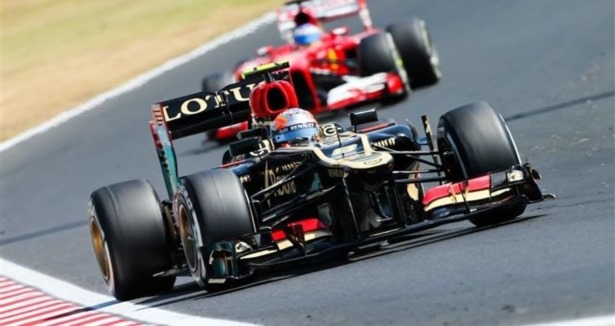 Ferrari Alonso'nun 'kulağını çekti'