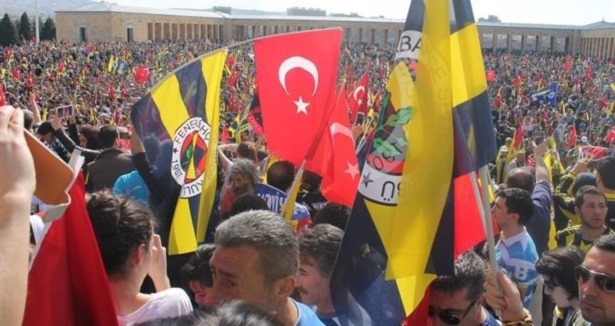 Fenerbahçeliler Anıtkabir'e aktı