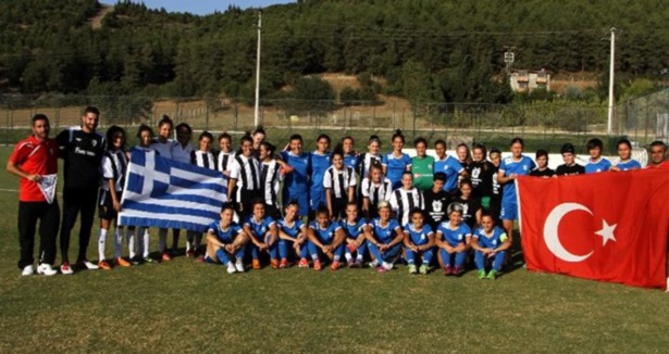 İki yakanın bayan futbol takımları İzmir'de buluşt