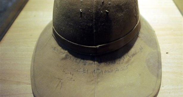 Bu şapkada Atatürk'ün imzası var