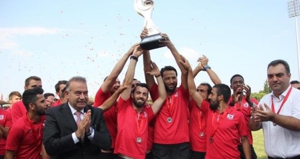 Balıkesirspor alkışlarla sahada