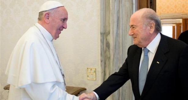 Blatter'dan ırkçılık çağrısı