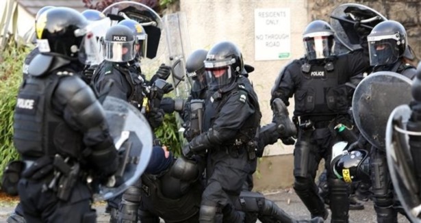 BBC'den 'İngiliz polisine saldırdılar' feryadı!