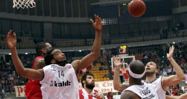 Beşiktaş Atina'dan çıkamadı