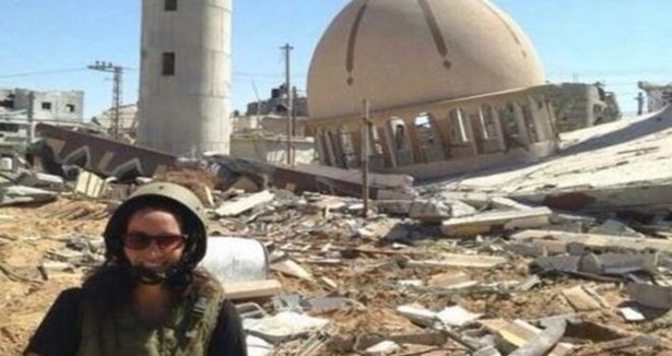 İsrailli gazetecilerin mutluluk pozu: Vurulan cami