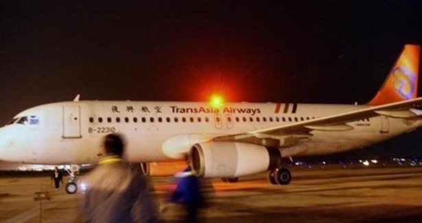 Tayvan uçağı iniş yaparken çakıldı: 51 ölü