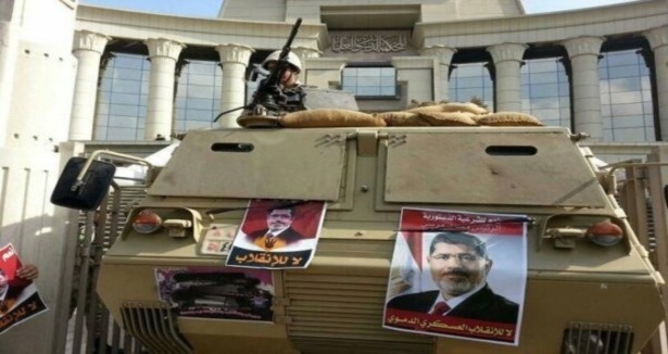 Mursi'nin davası ertelendi