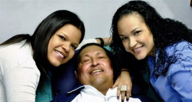 Chavez'in tedavisi ülkesinde sürüyor 