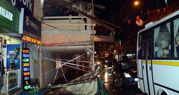 Zonguldak'ta inşaat iskelesi çöktü