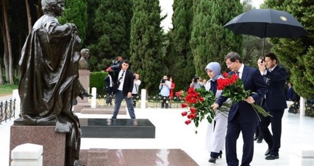 Davutoğlu Azerbaycan'da