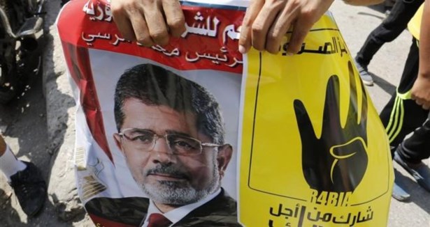 Paris'te Mursi'ye destek mitingi