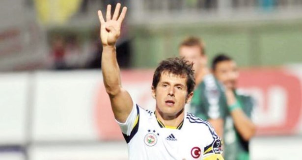 Emre''ye yapılan R4BİA işareti tepkisi mi?