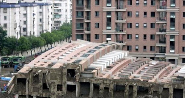 Çin'de bina çöktü: 16 kişi enkaz altında
