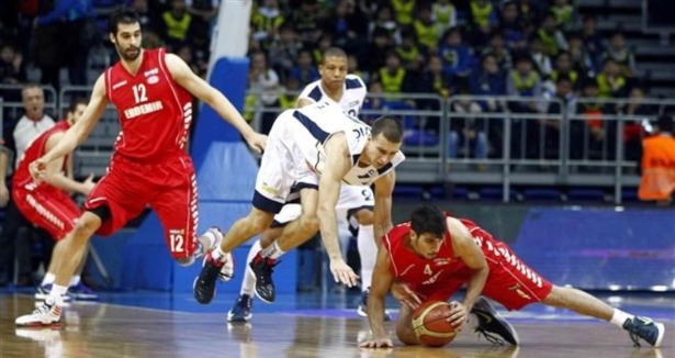 Fenerbahçe Atina'da dağıldı