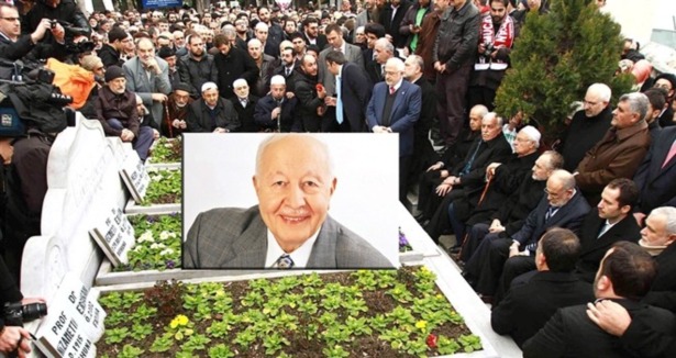 Erbakan Hoca dualarla anıldı