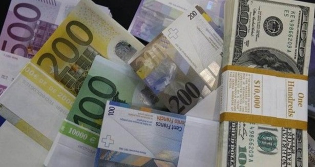 Euro dolar karşısında eridi