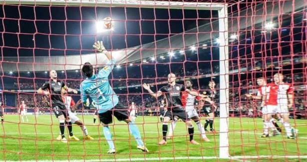 Feyenoord taçtan gol attı!