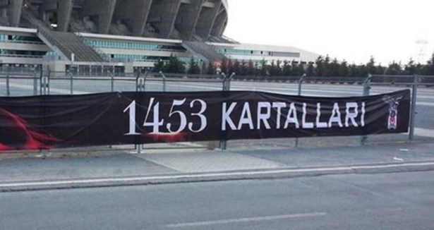 Geziciler slogan atmaya zorlamış!