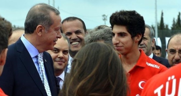 Başbakan istedi genç futbolcu söz verdi