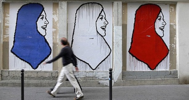 Fransa'da laikliğe başörtüsü ayarı 