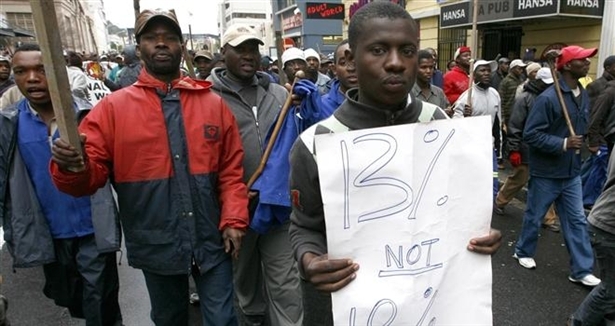 Güney Afrika'da sendikacılara saldırılar sürüyor