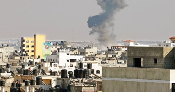 İsrail Gazze''yi vurdu